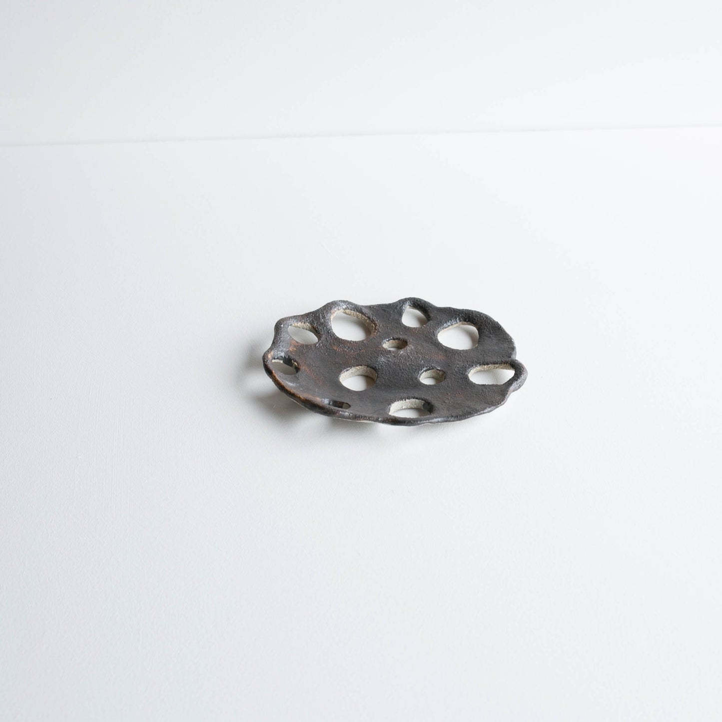 Stoneware lotus bowl | Anna |