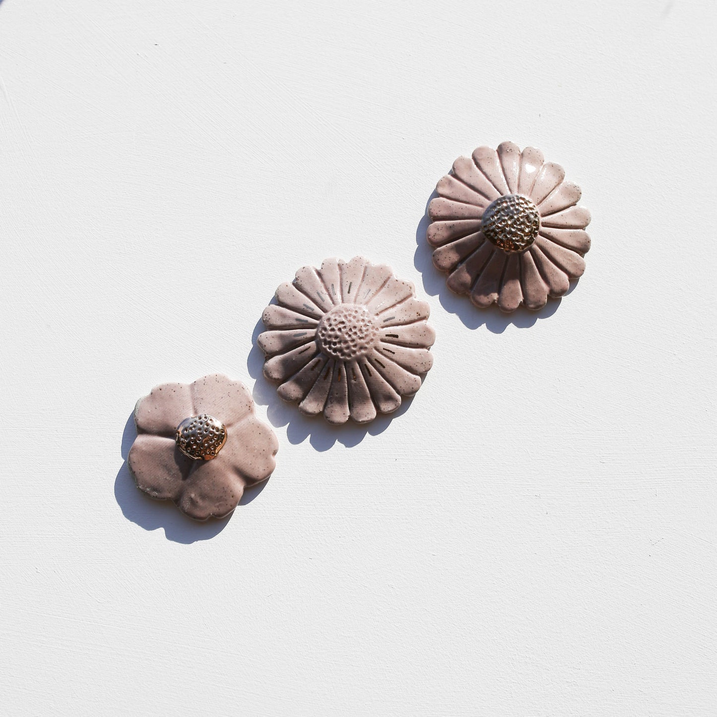 Stoneware set of three flowers for the wall (GOLD)