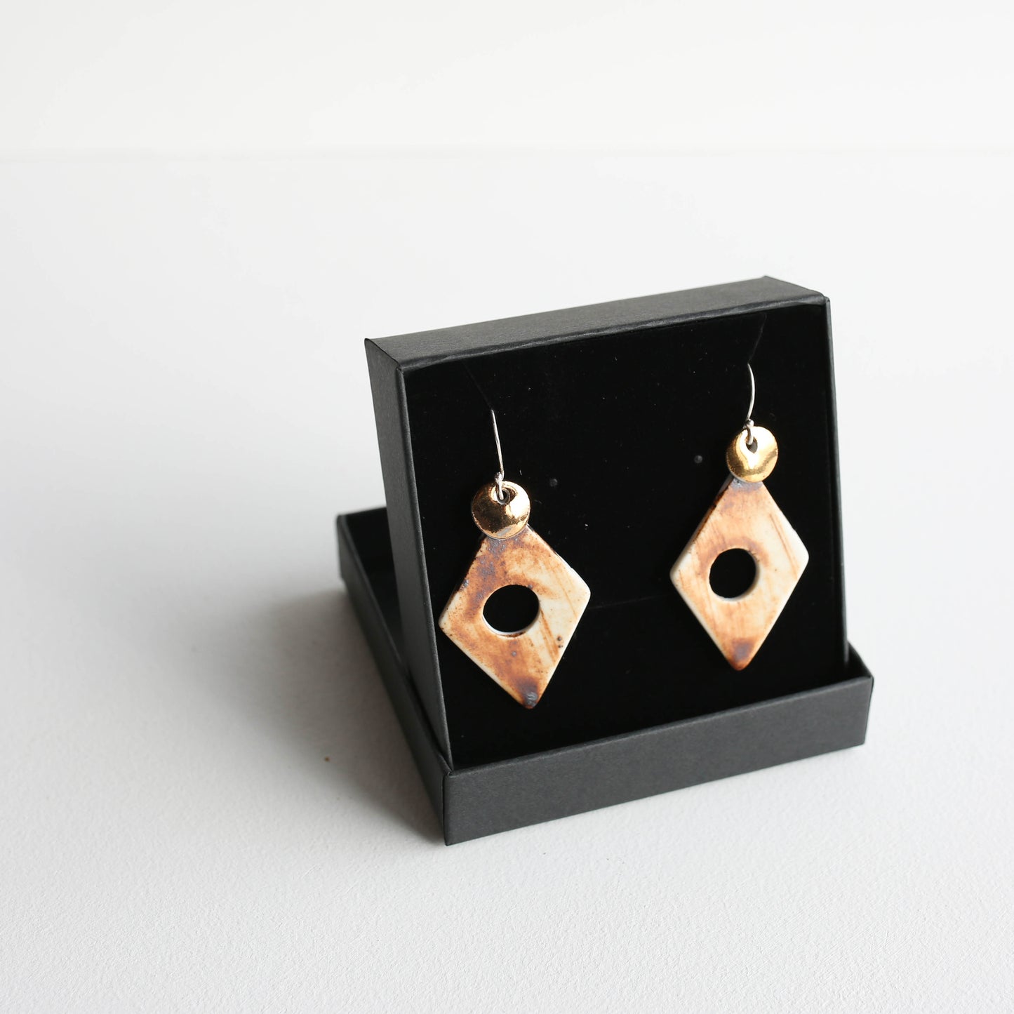 Medium earrings | Porcelain | GOLD
