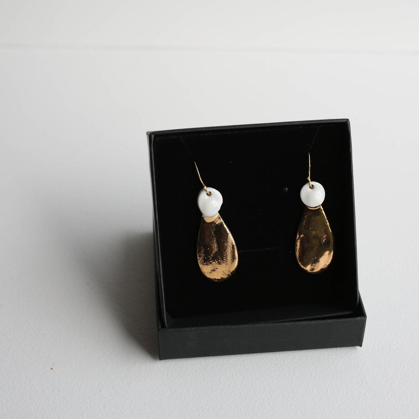 Medium earrings | Porcelain | GOLD