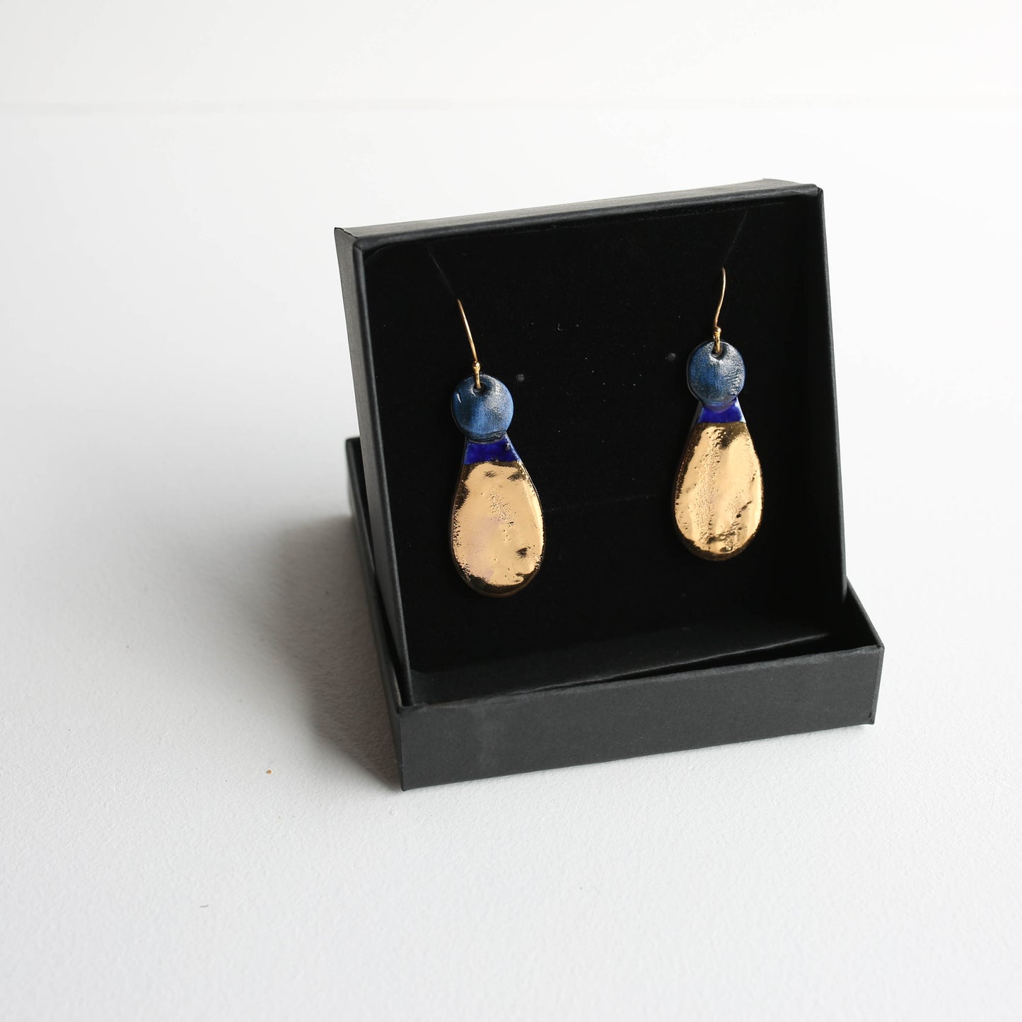 Medium earrings | Porcelain | GOLD