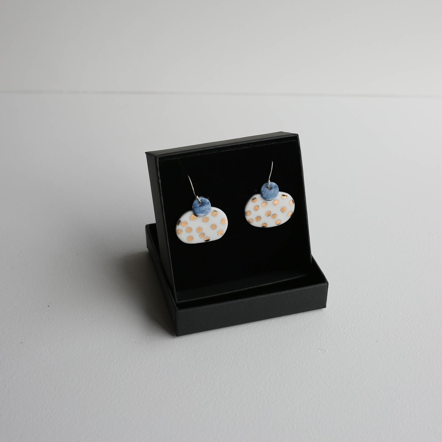 Medium earrings | Porcelain | GOLD