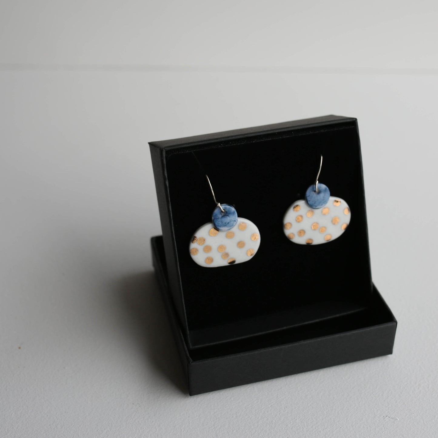 Medium earrings | Porcelain | GOLD