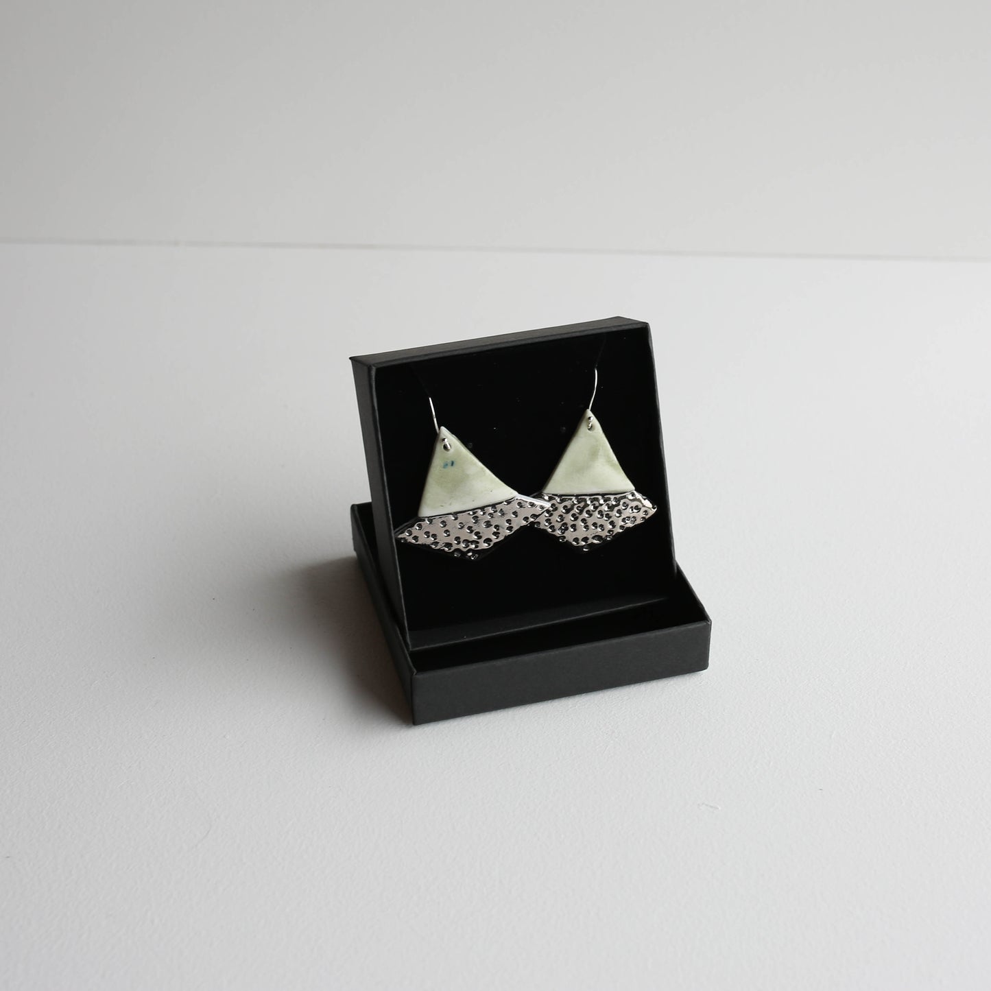 Medium earrings | Porcelain | PLATINUM