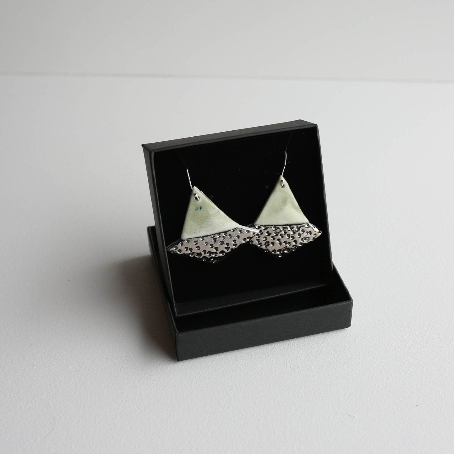 Medium earrings | Porcelain | PLATINUM