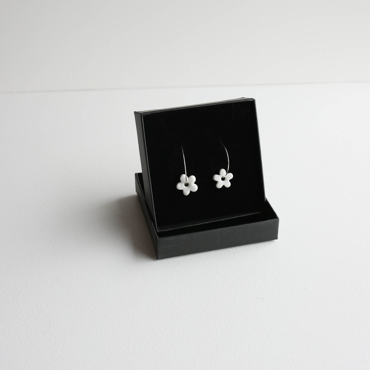 Medium earrings | Porcelain |