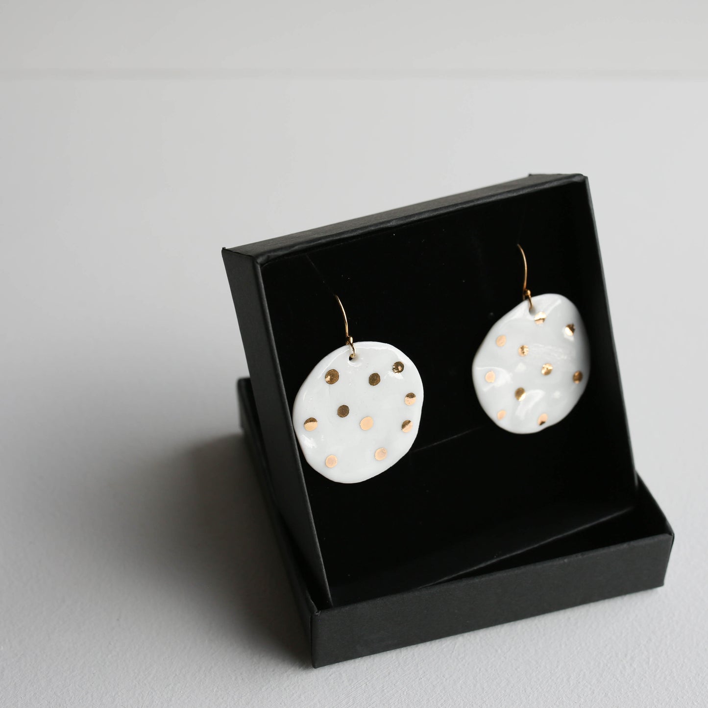 Medium earrings | Porcelain | GOLD