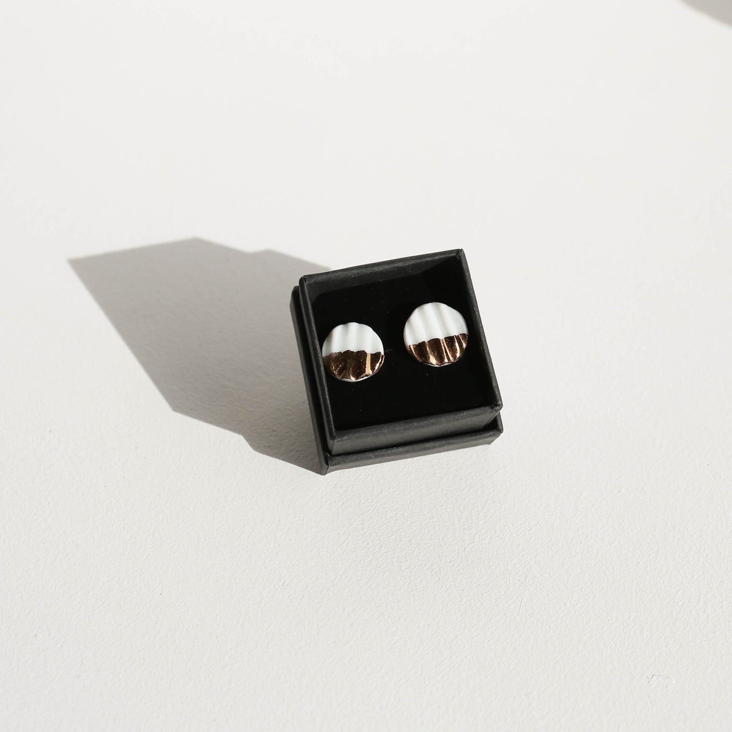 Stud earrings | Porcelain | GOLD