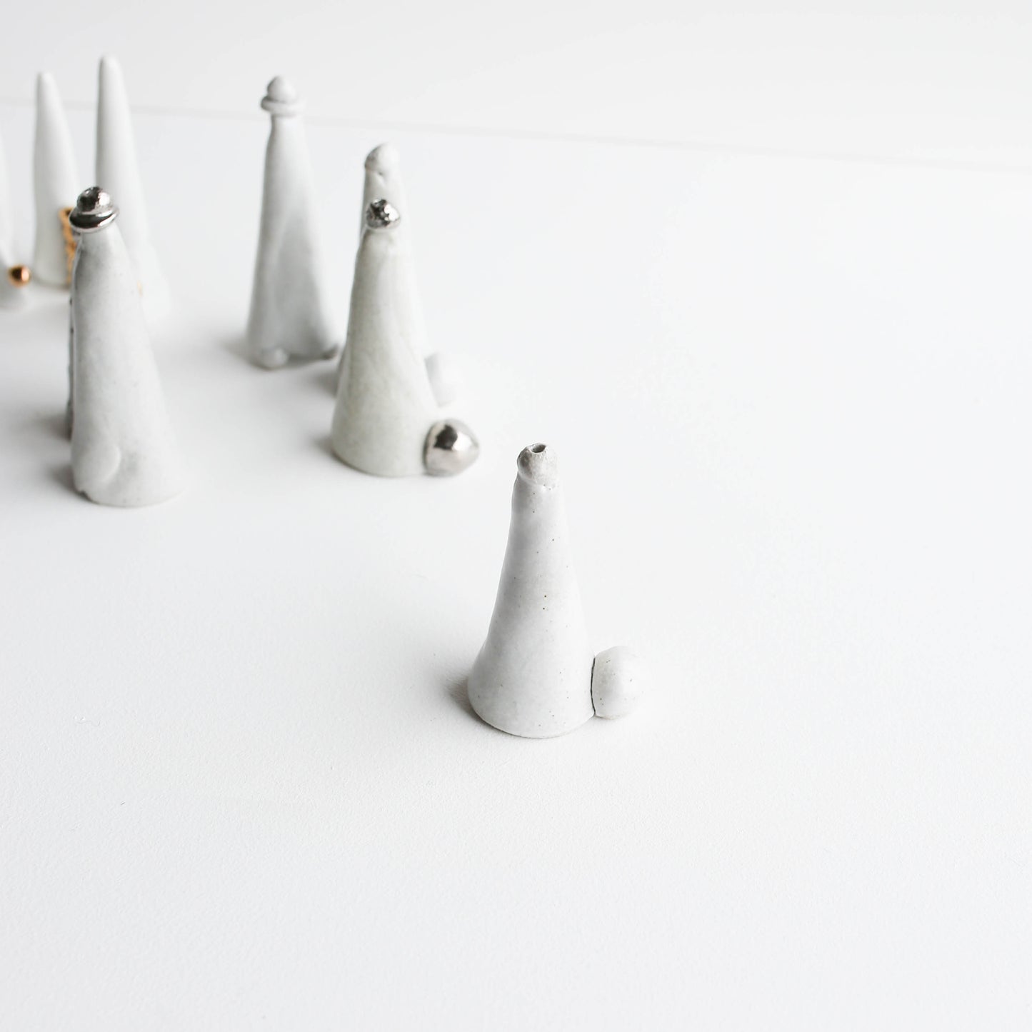Ring stand | Porcelain |