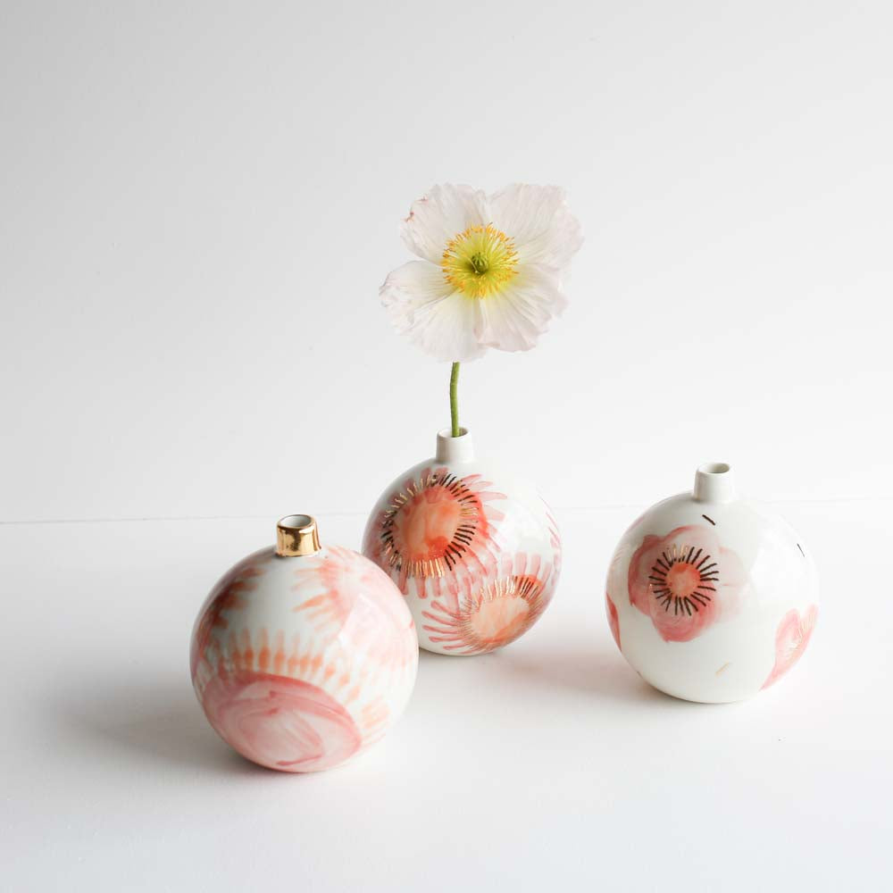 Orb vase | Stoneware vase GOLD