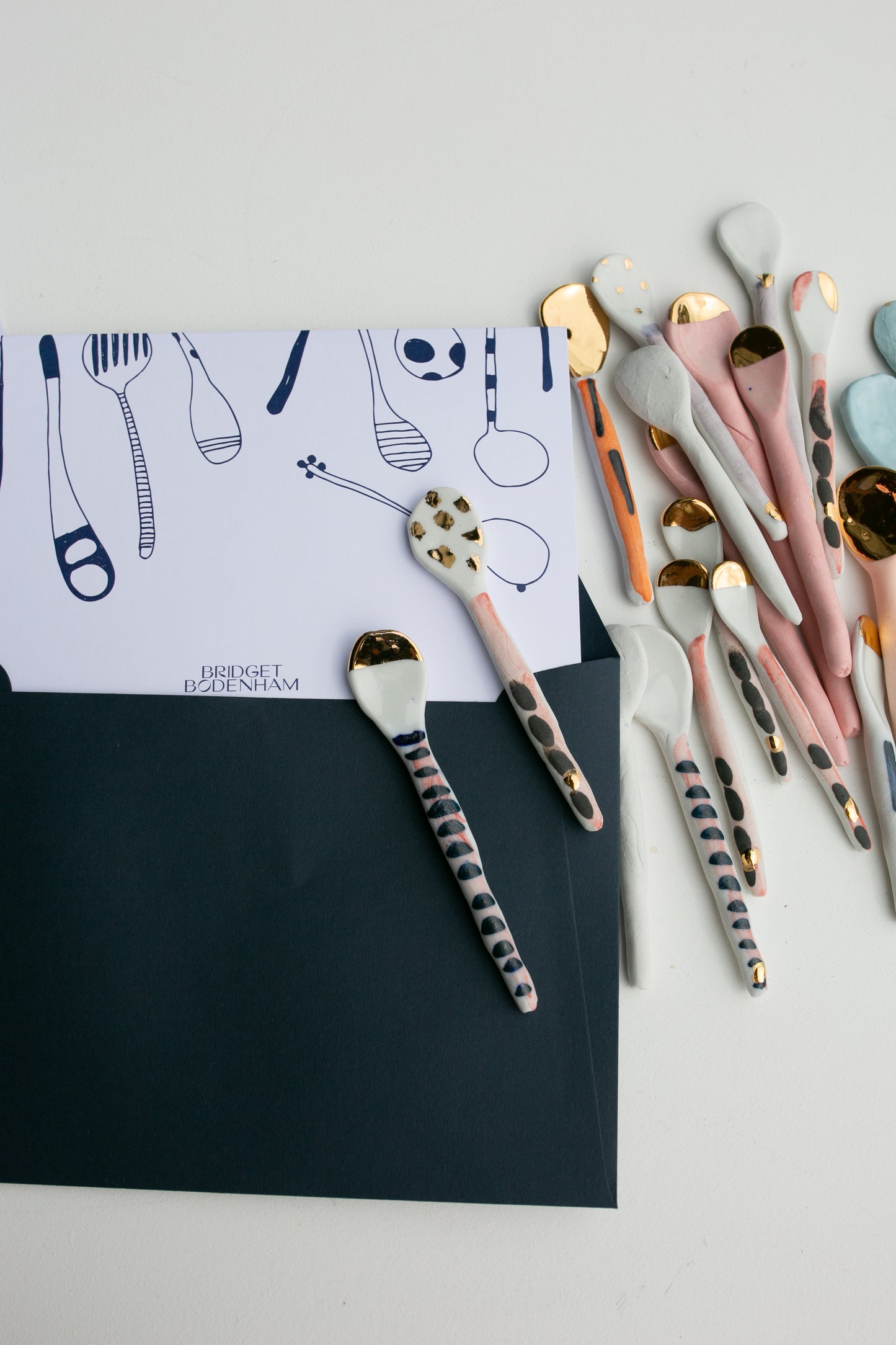 SURPRISE-Spoon pack of three | Porcelain | Gold