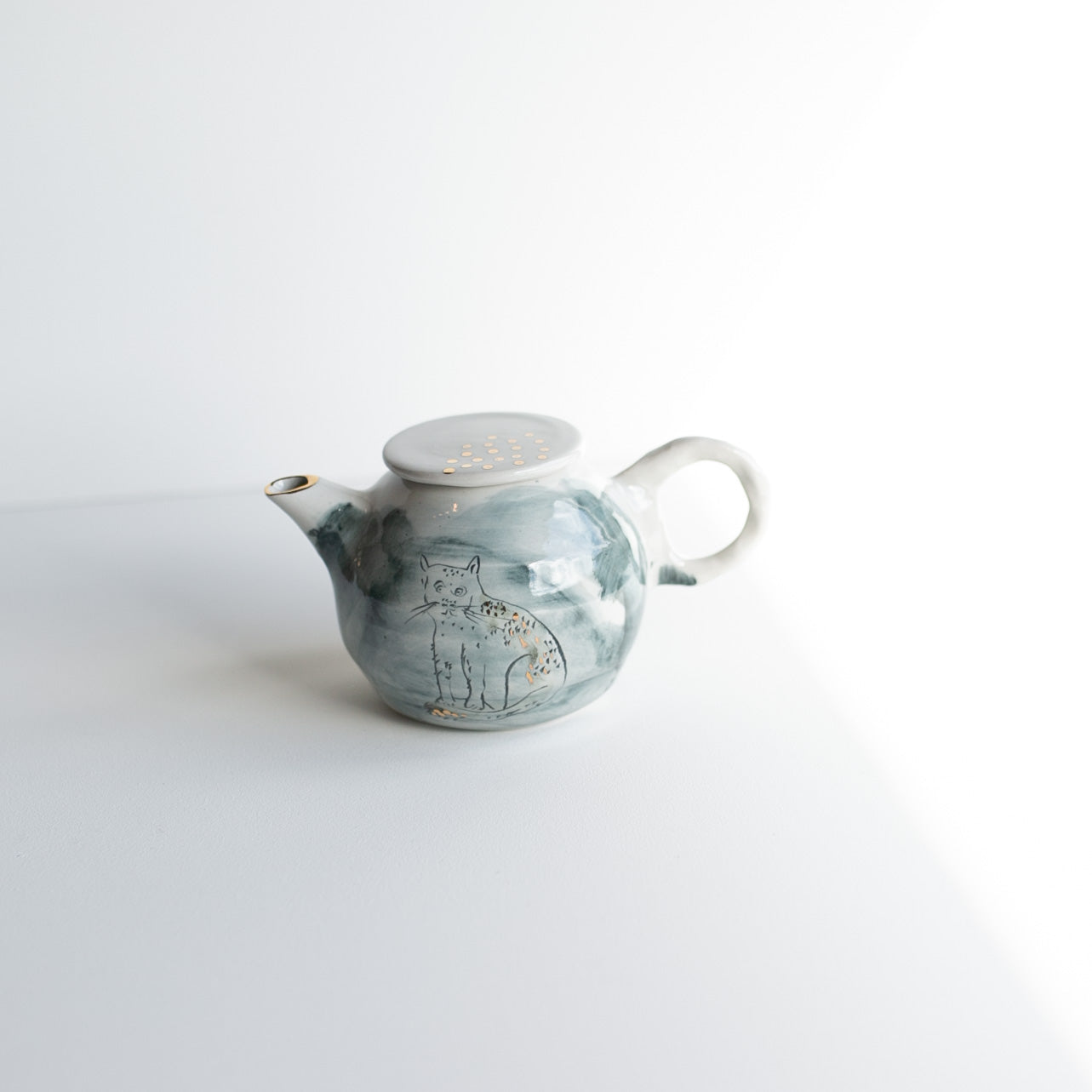 Teapot- Clarissa the Cat | Gold