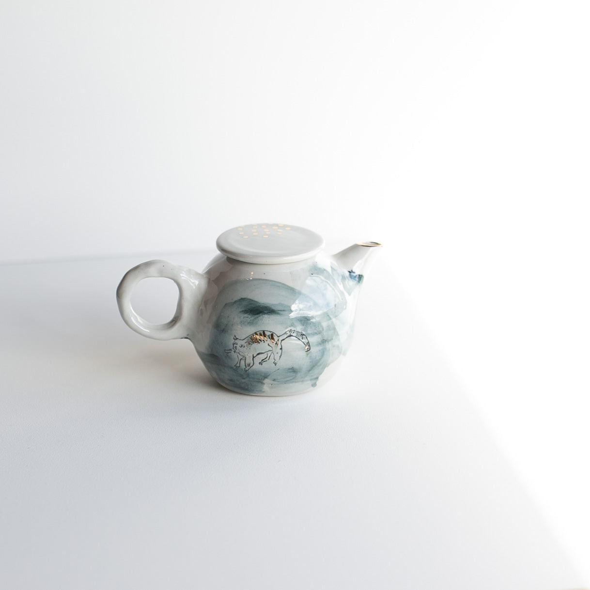 Teapot- Clarissa the Cat | Gold