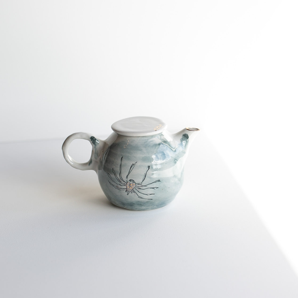 Teapot- Trout and crab | Gold