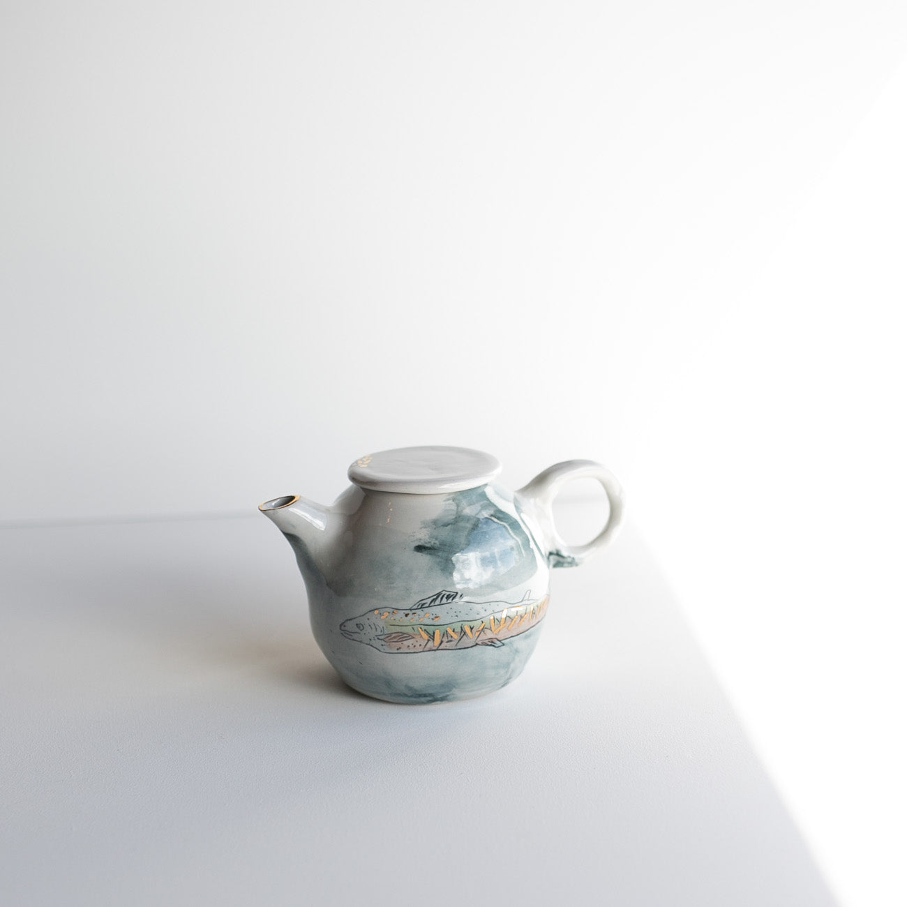 Teapot- Trout and crab | Gold