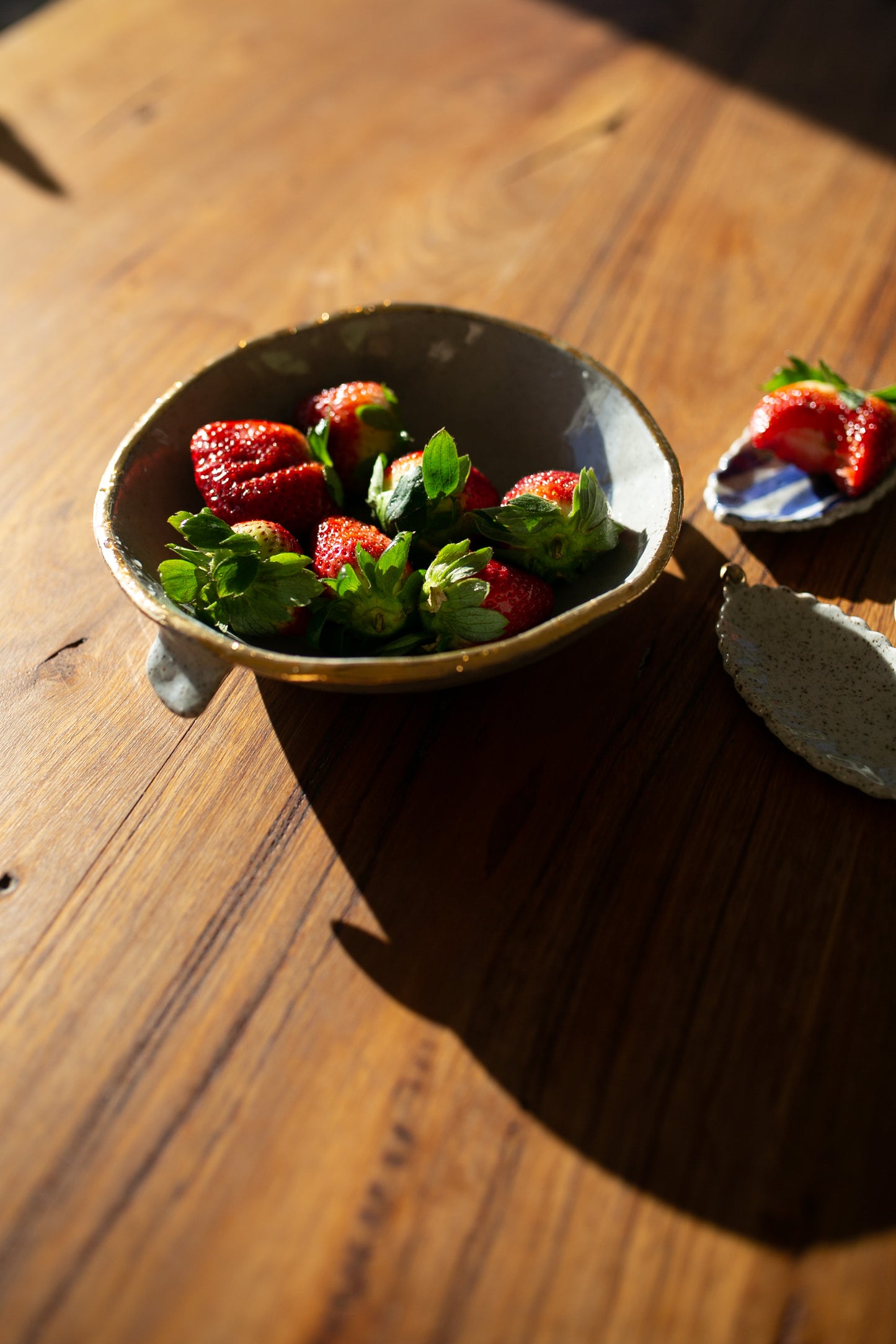 Wing bowl | Gold wing | Strawberry Bowl