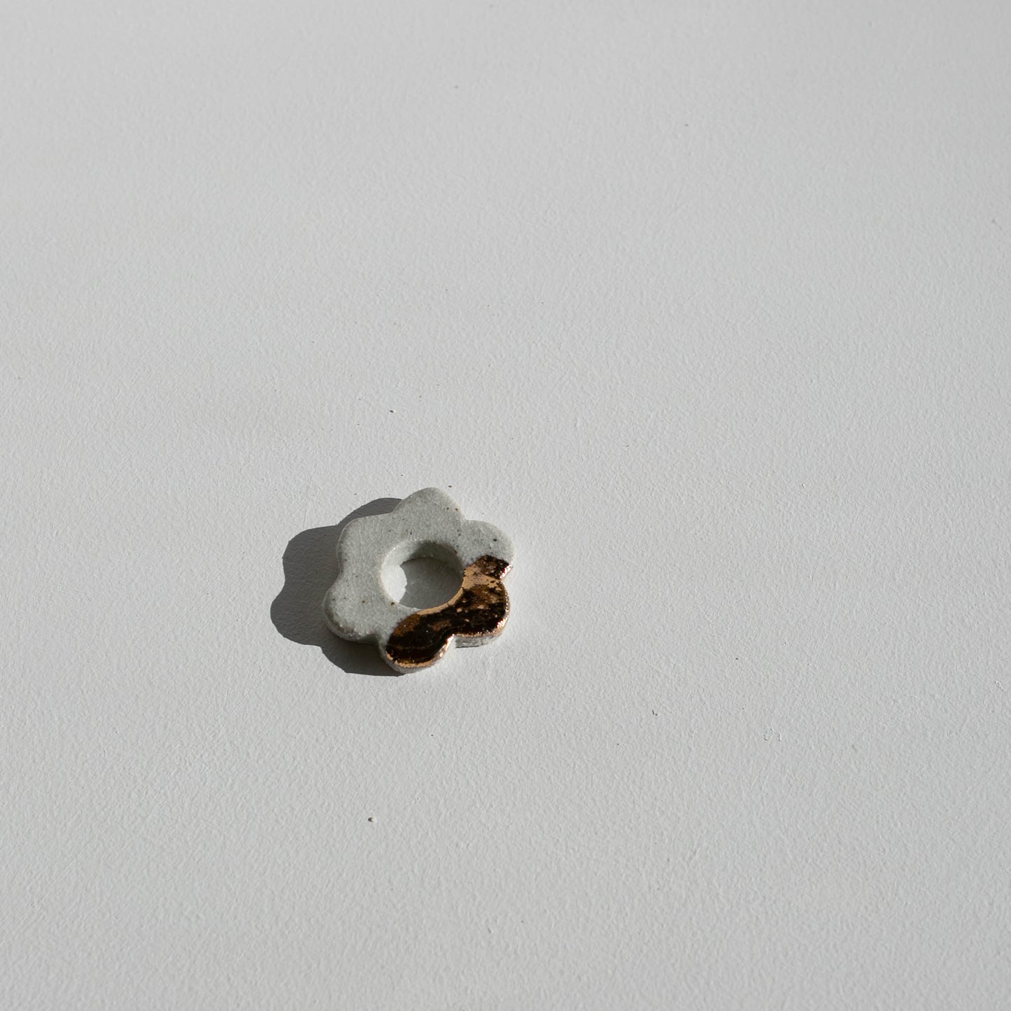 GOLD Flower egg rest