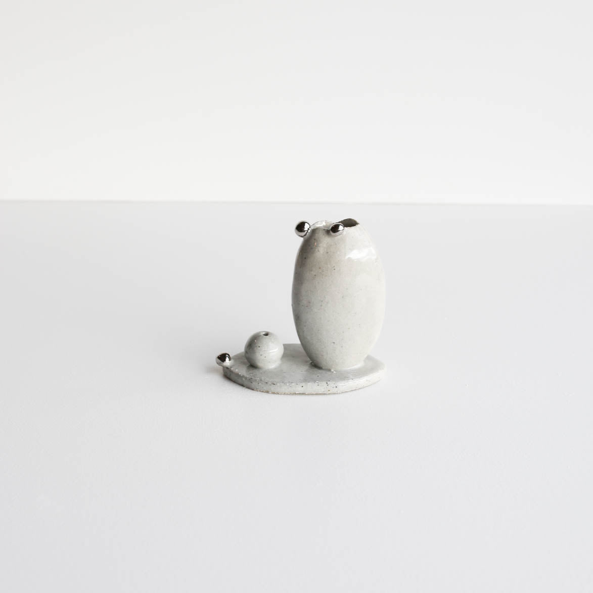 Julia | Stoneware vase and Incense holder PLATINUM