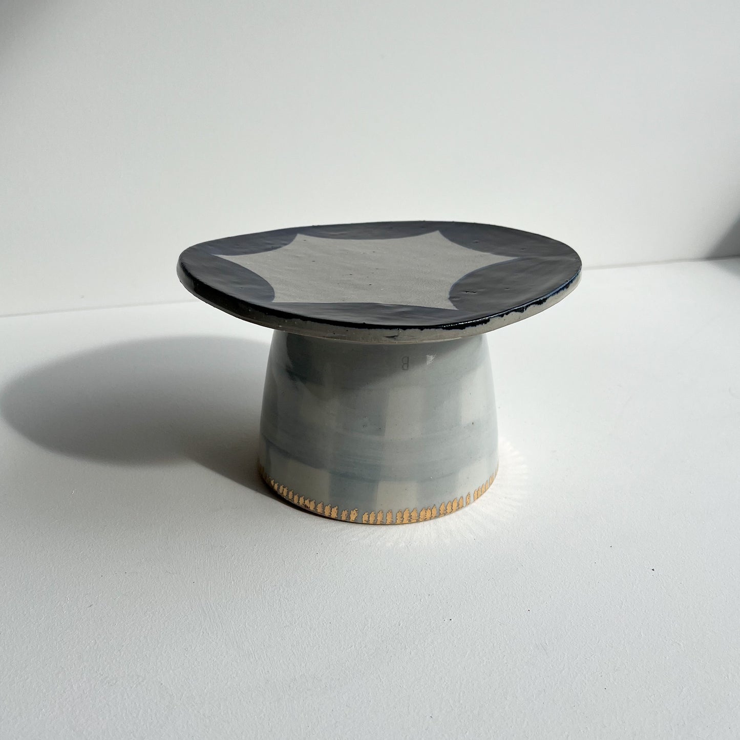 Elizabeth | Round Cake stand l GOLD | Small