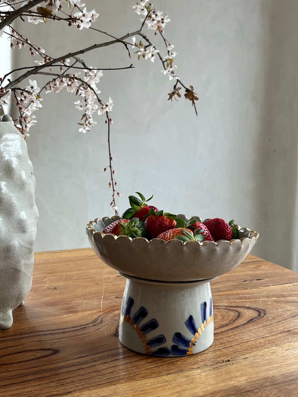 Lucy | Petal pedestal bowl l GOLD | Large