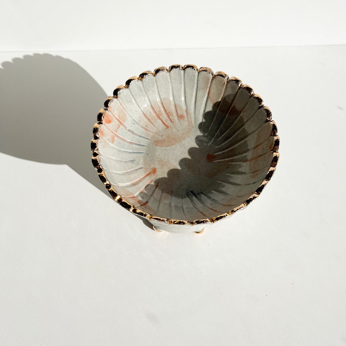 Lucy | Petal pedestal bowl l GOLD | Large