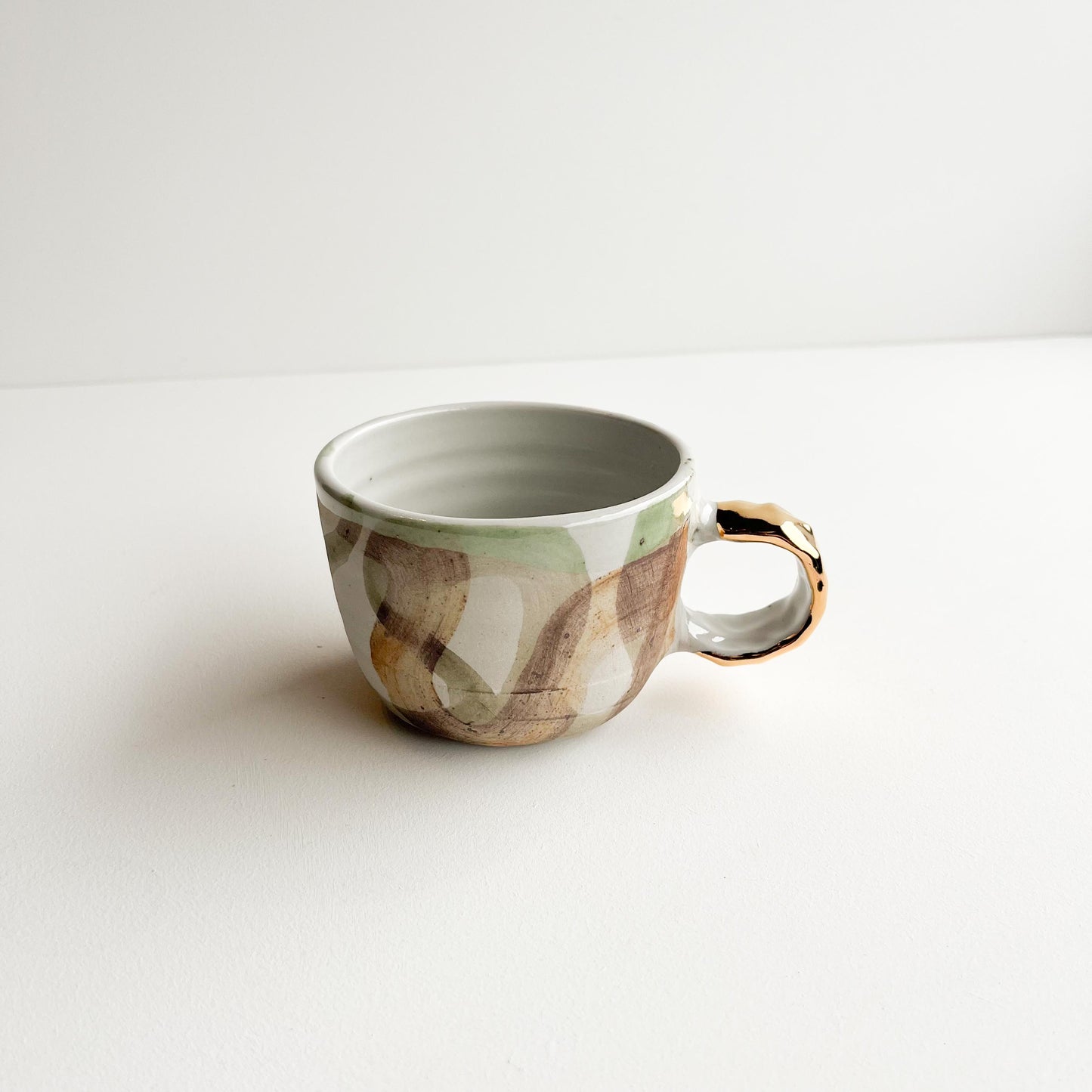Terrance wave gold handle cup