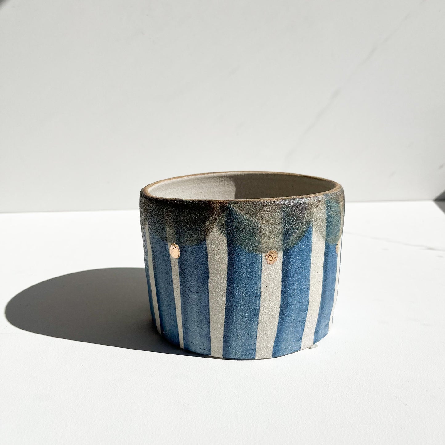 Blue stripe scallop planter