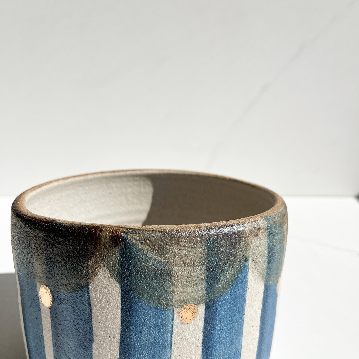 Blue stripe scallop planter