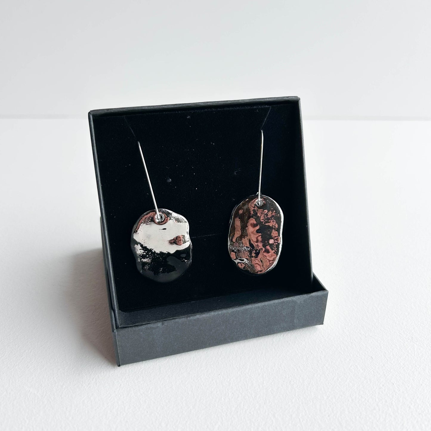 Medium earrings | Porcelain | Platinum