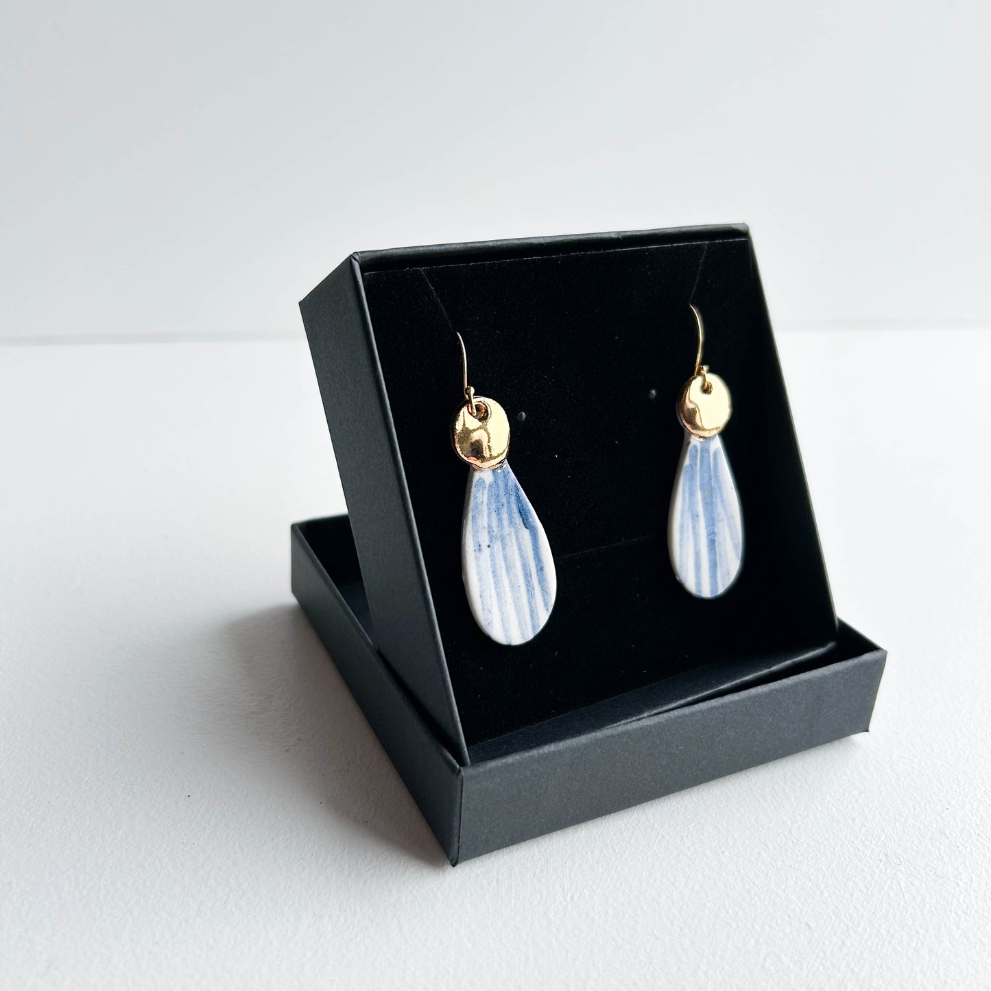 Medium earrings | Porcelain | GOLD
