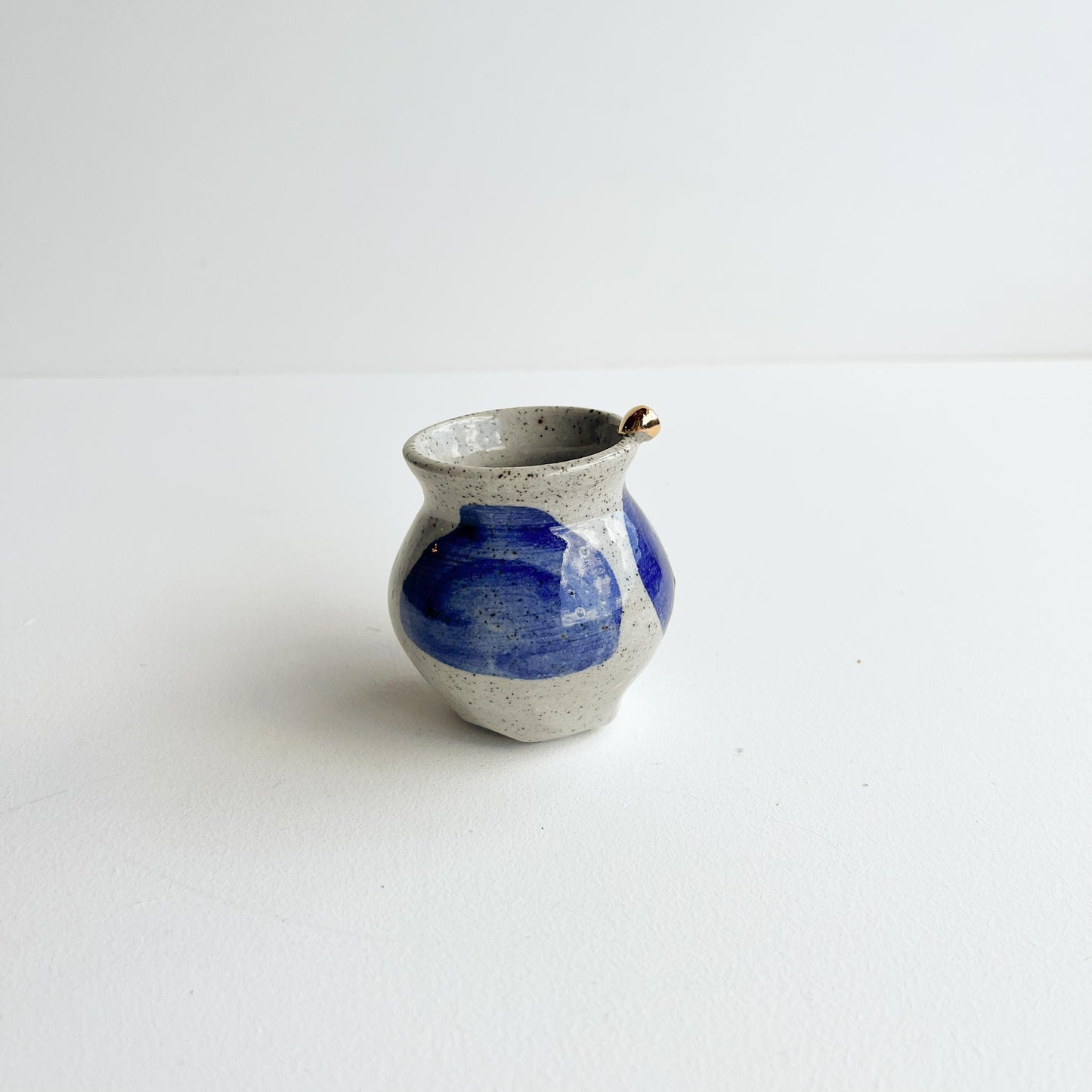 Ella vase