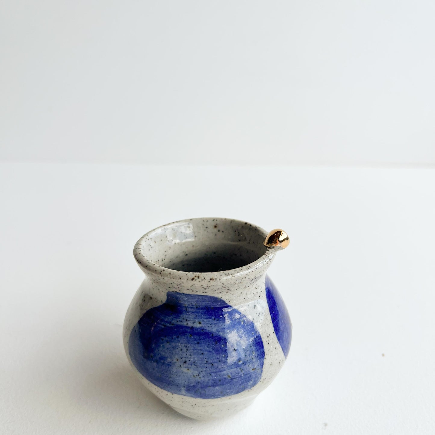 Ella vase