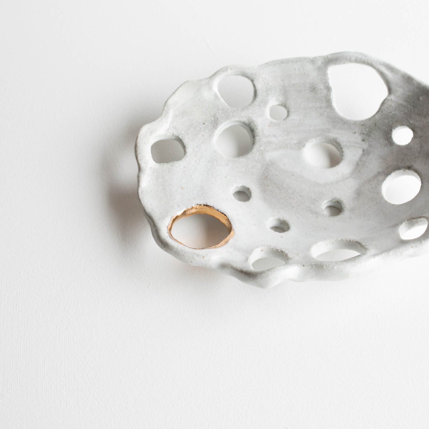 Stoneware lotus bowl | Hattie | GOLD