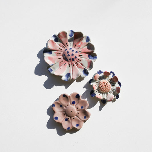 Stoneware set of three flowers for the wall (GOLD)