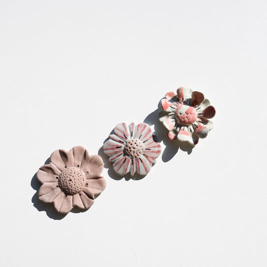 Stoneware set of three flowers for the wall (GOLD)