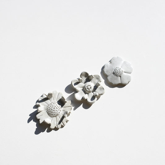 Stoneware set of three flowers for the wall (GOLD)
