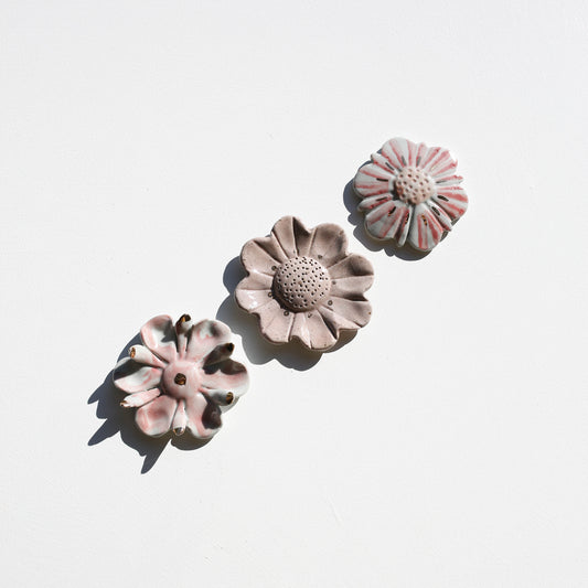 Stoneware set of three flowers for the wall (GOLD)