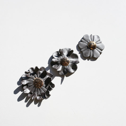 Stoneware set of three flowers for the wall (PLATINUM)