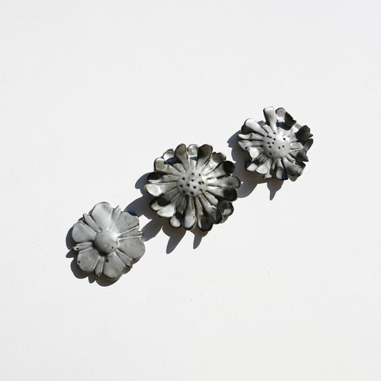 Stoneware set of three flowers for the wall (GOLD)