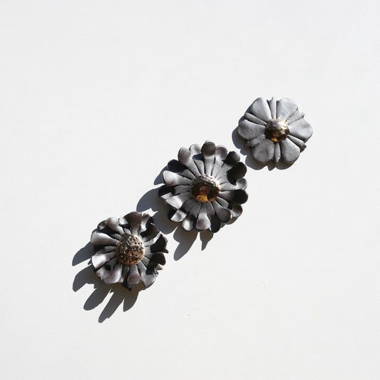 Stoneware set of three flowers for the wall (GOLD)
