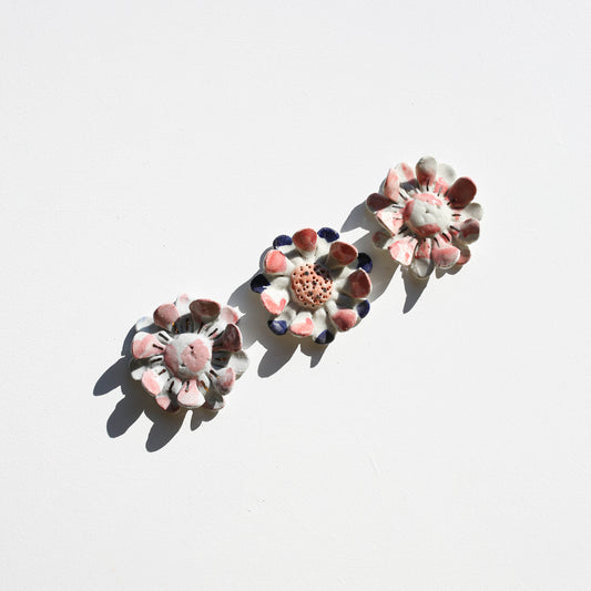 Stoneware set of three flowers for the wall (PLATINUM)