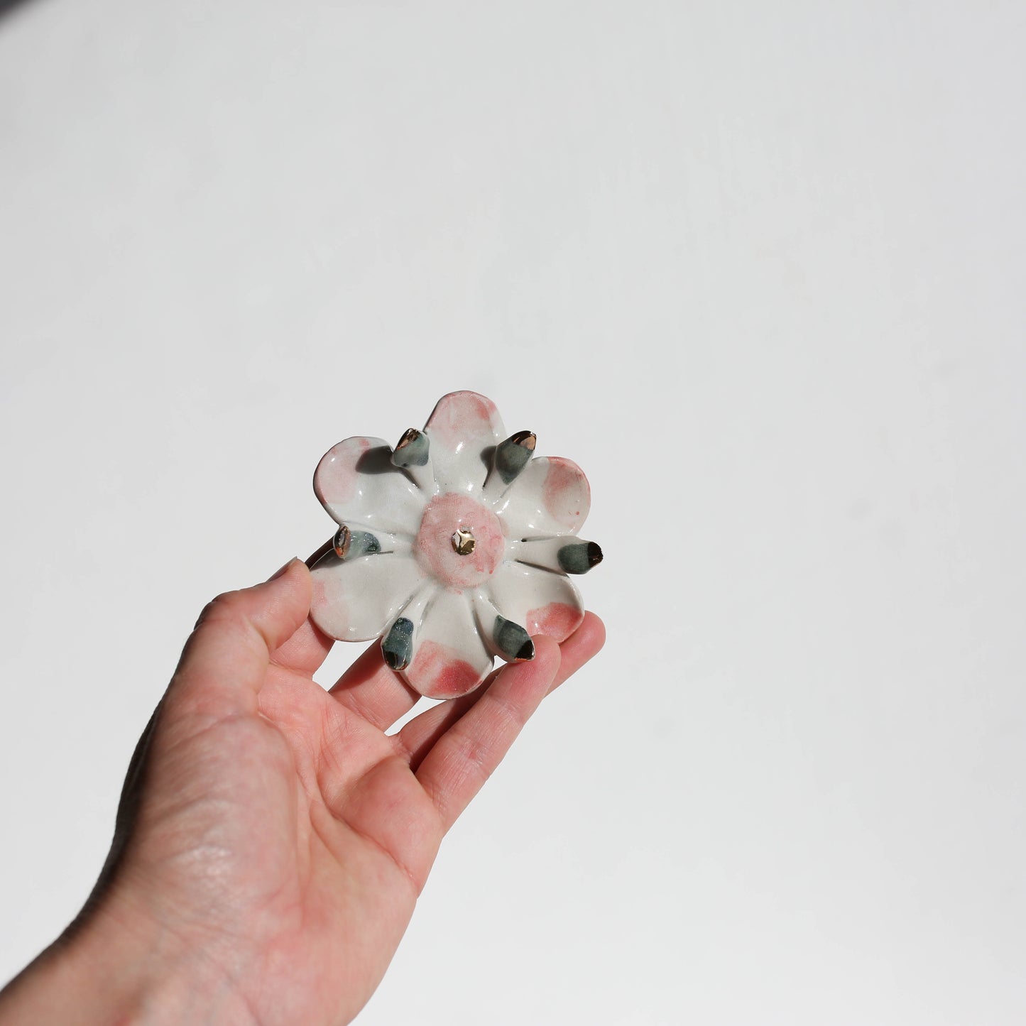Stoneware flower for the wall (GOLD)