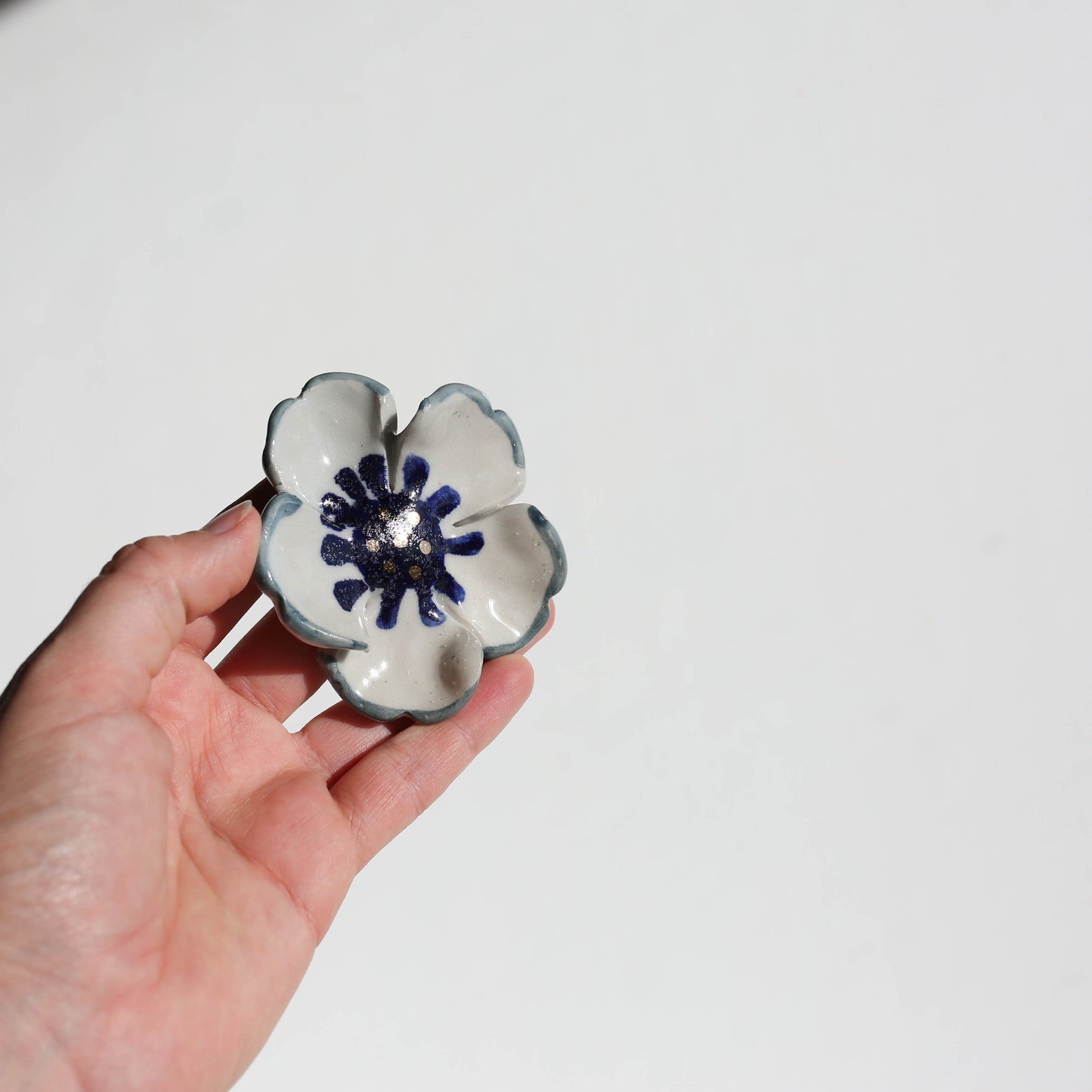 Stoneware flower for the wall (GOLD)
