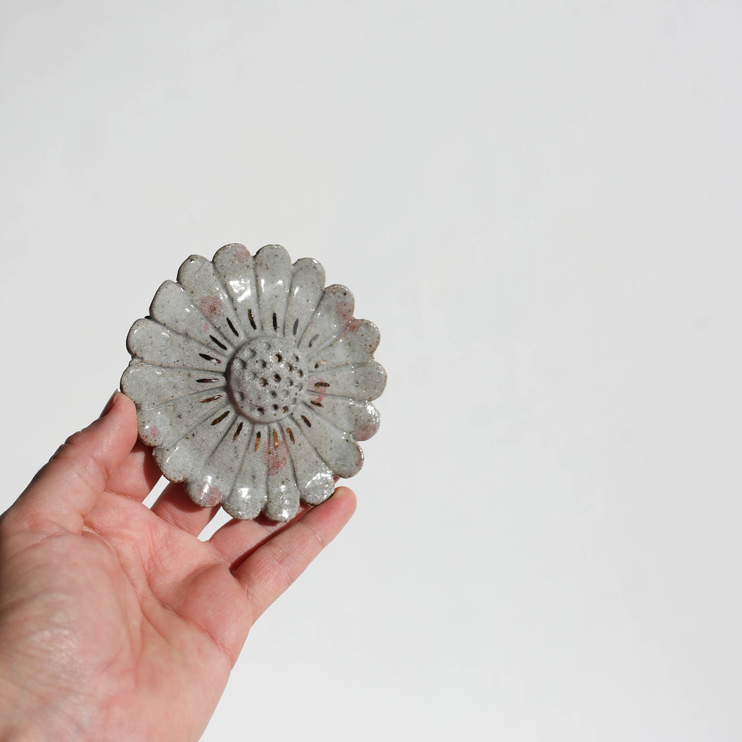 Stoneware flower for the wall (GOLD)