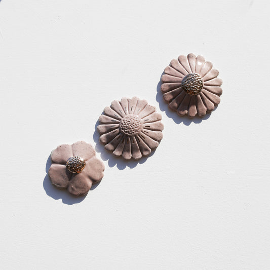 Stoneware set of three flowers for the wall (GOLD)