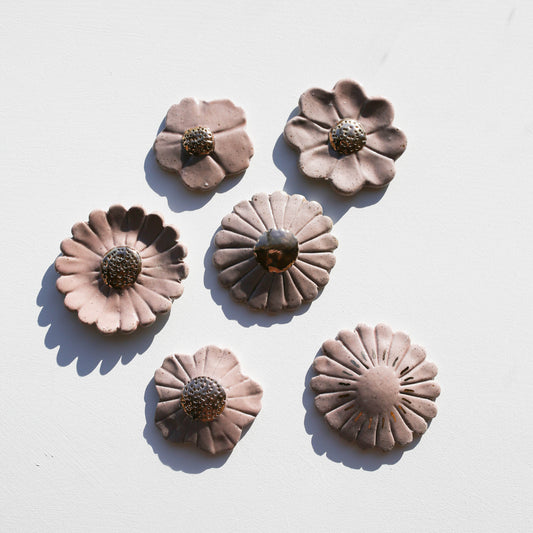 Stoneware set of six flowers for the wall (GOLD)