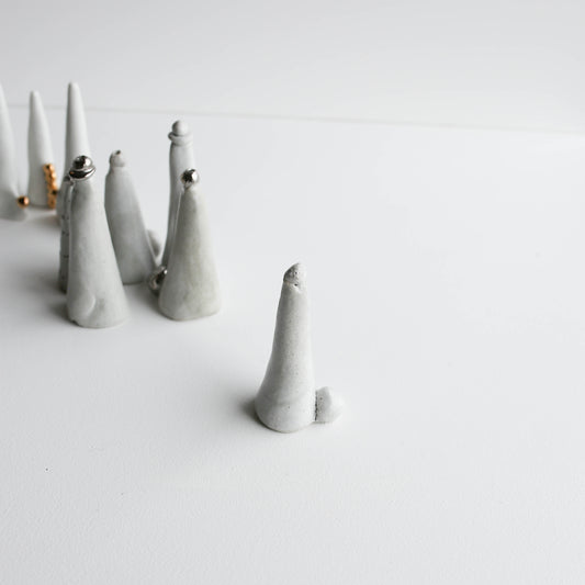 Ring stand | Porcelain |