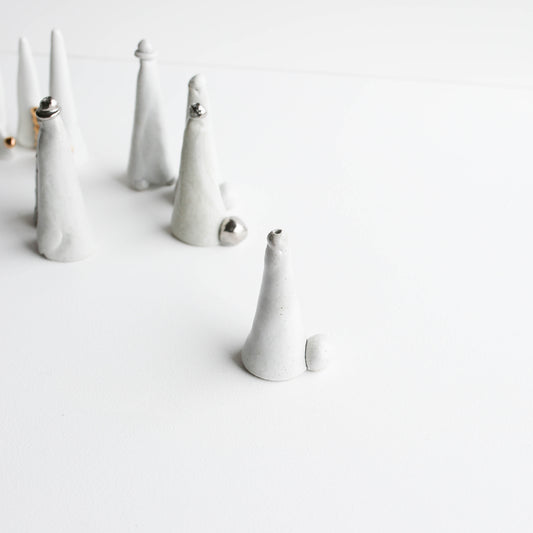 Ring stand | Porcelain |