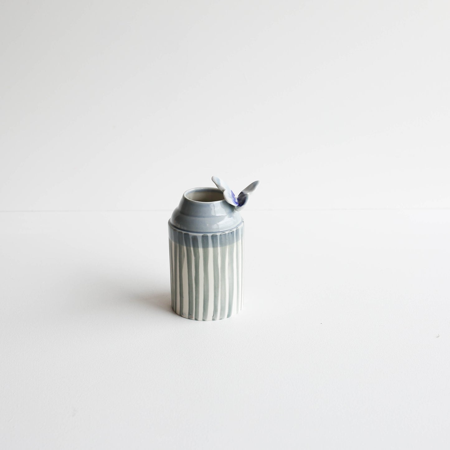 Butterfly vase | Stoneware vase GOLD