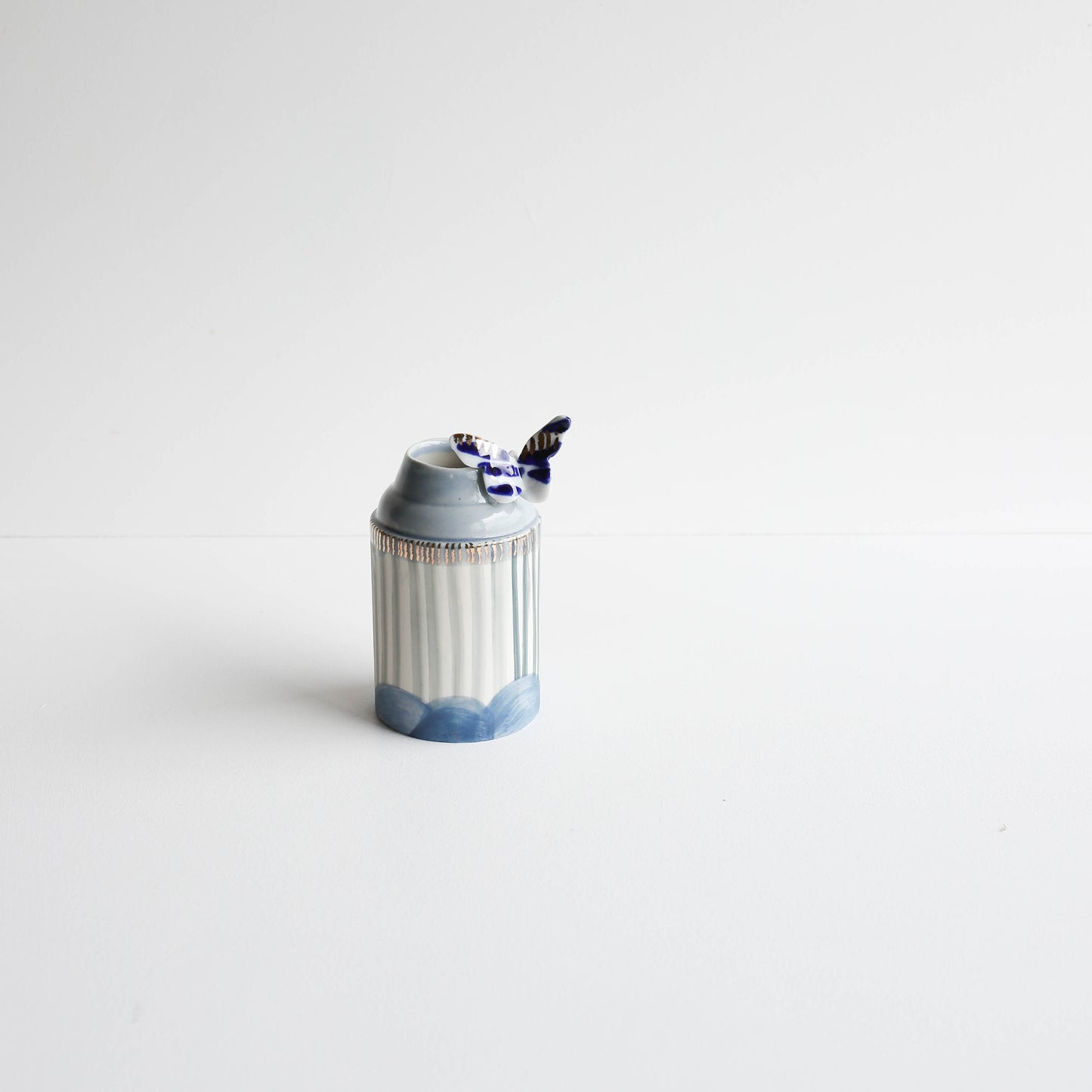 Butterfly vase | Stoneware vase GOLD